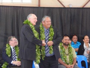 Australian Deputy Prime Minister Warren Truss and Cook Islands Deputy Prime Minister Teariki Heather 
